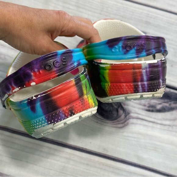 Crocs Classic Adult Rainbow Tye Dye Clogs Sandals Women Size 11 Men Size 9 - Picture 7 of 9